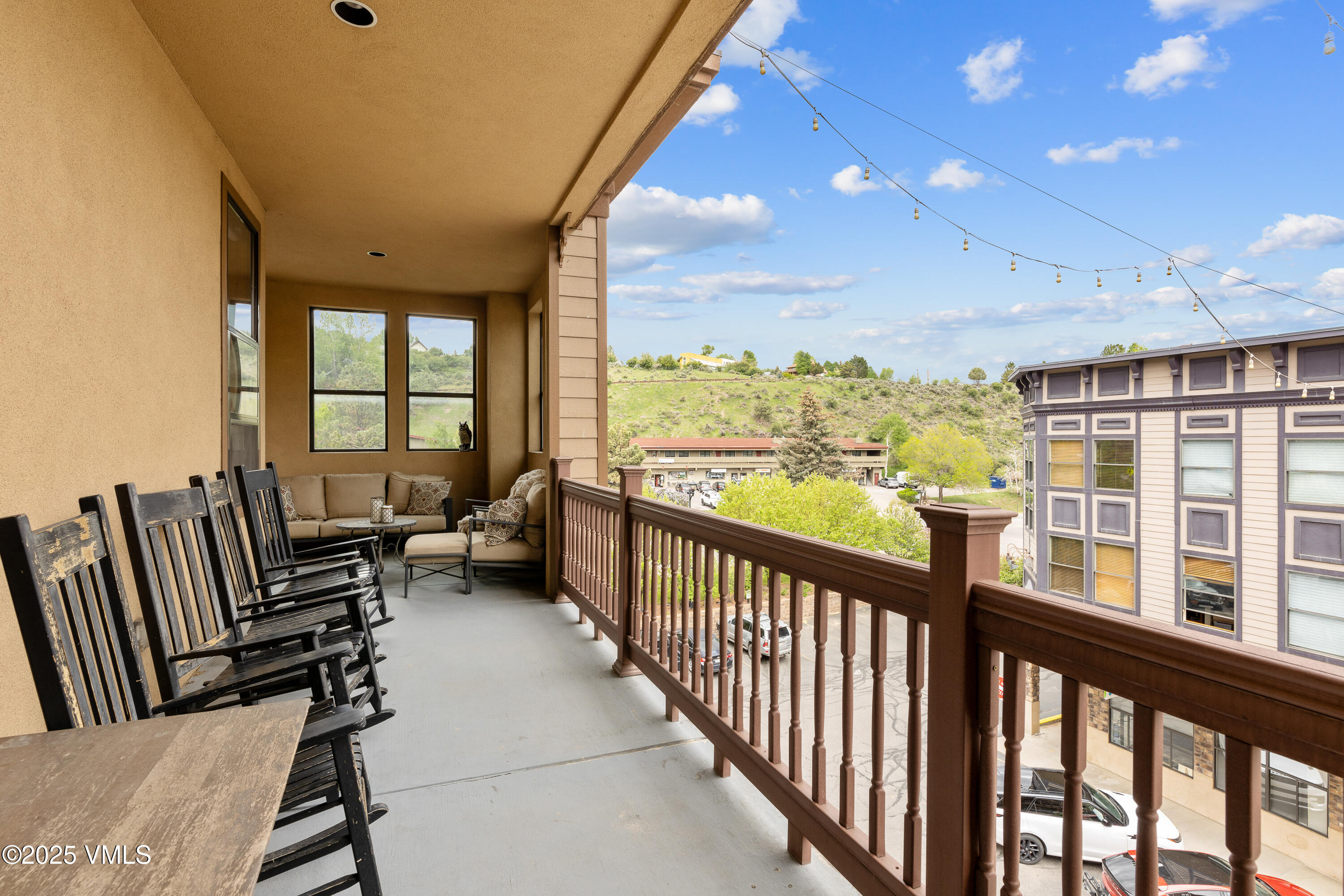 295 Main Street R305