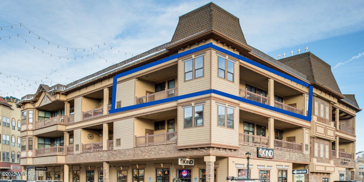 295 Main Street R305