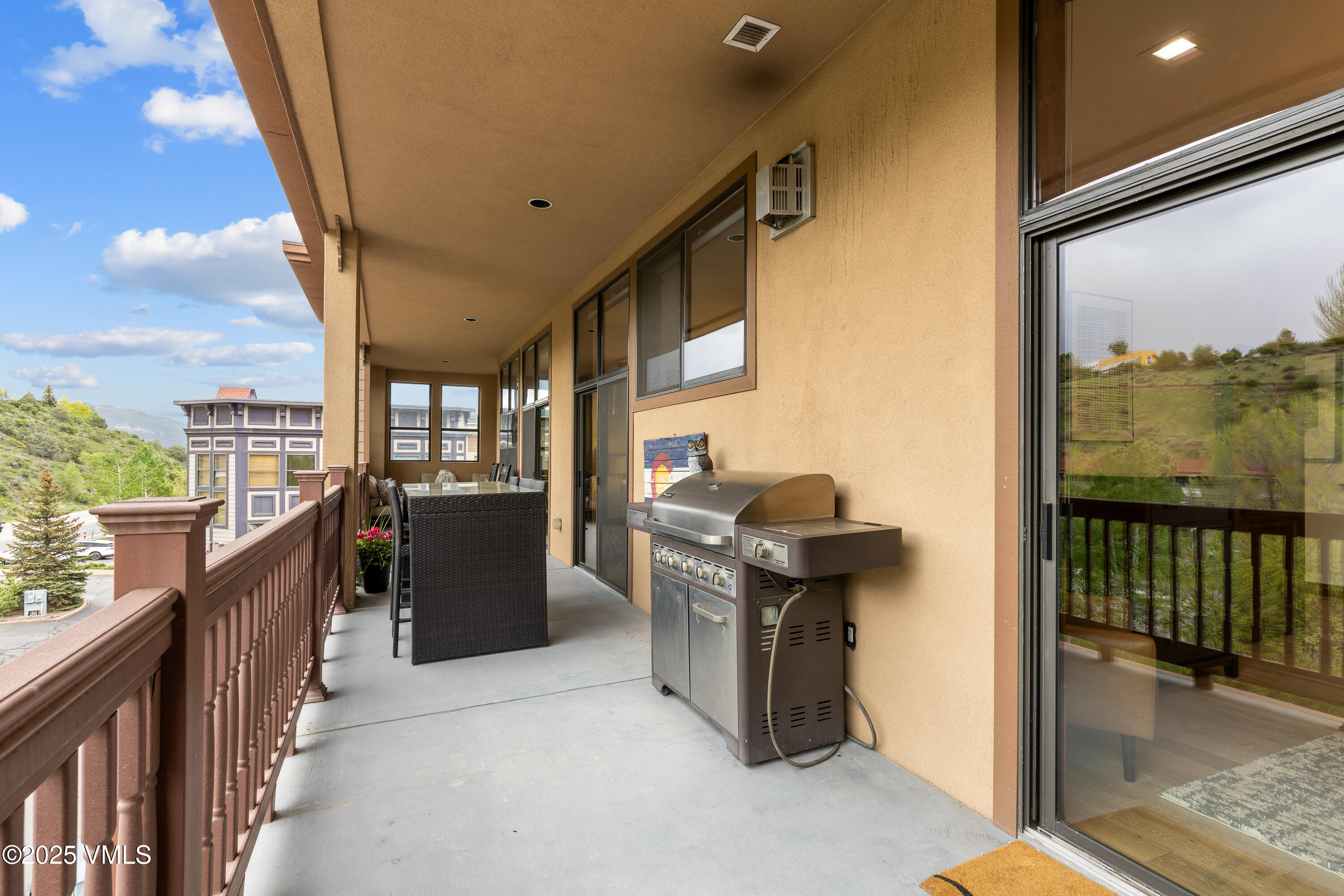 295 Main Street R305