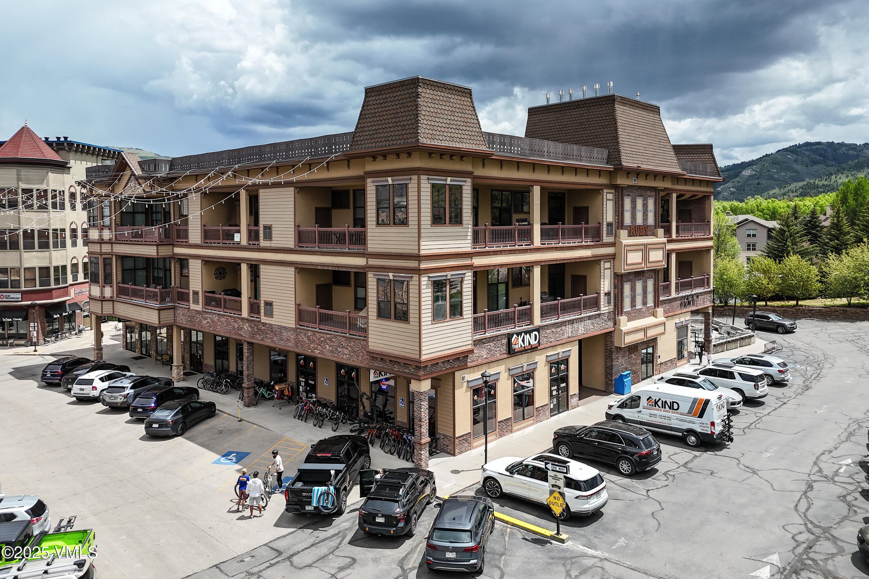295 Main Street R305