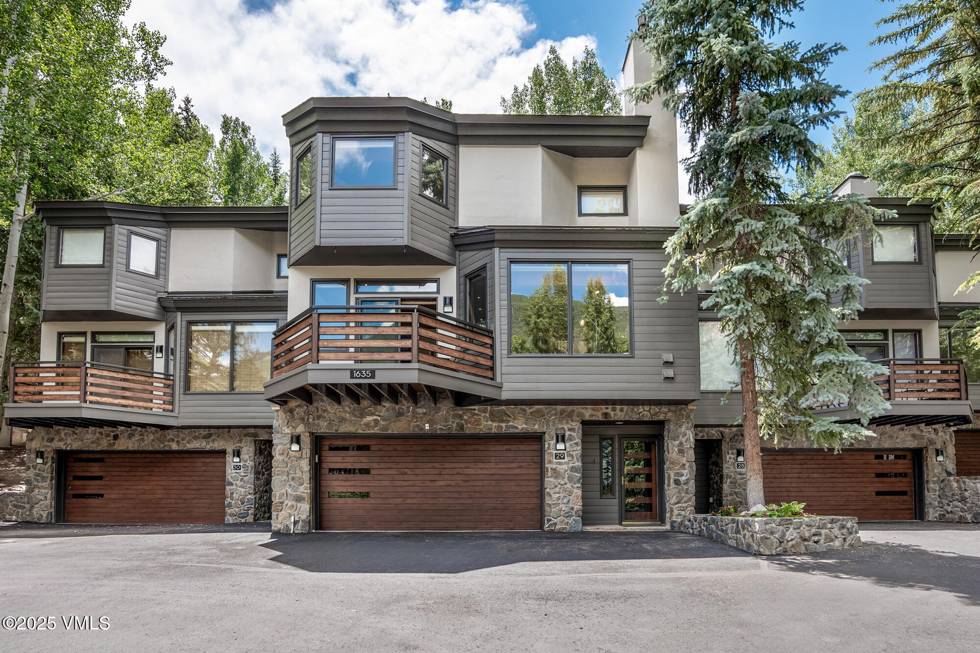 1635 Golf Terrace, 29