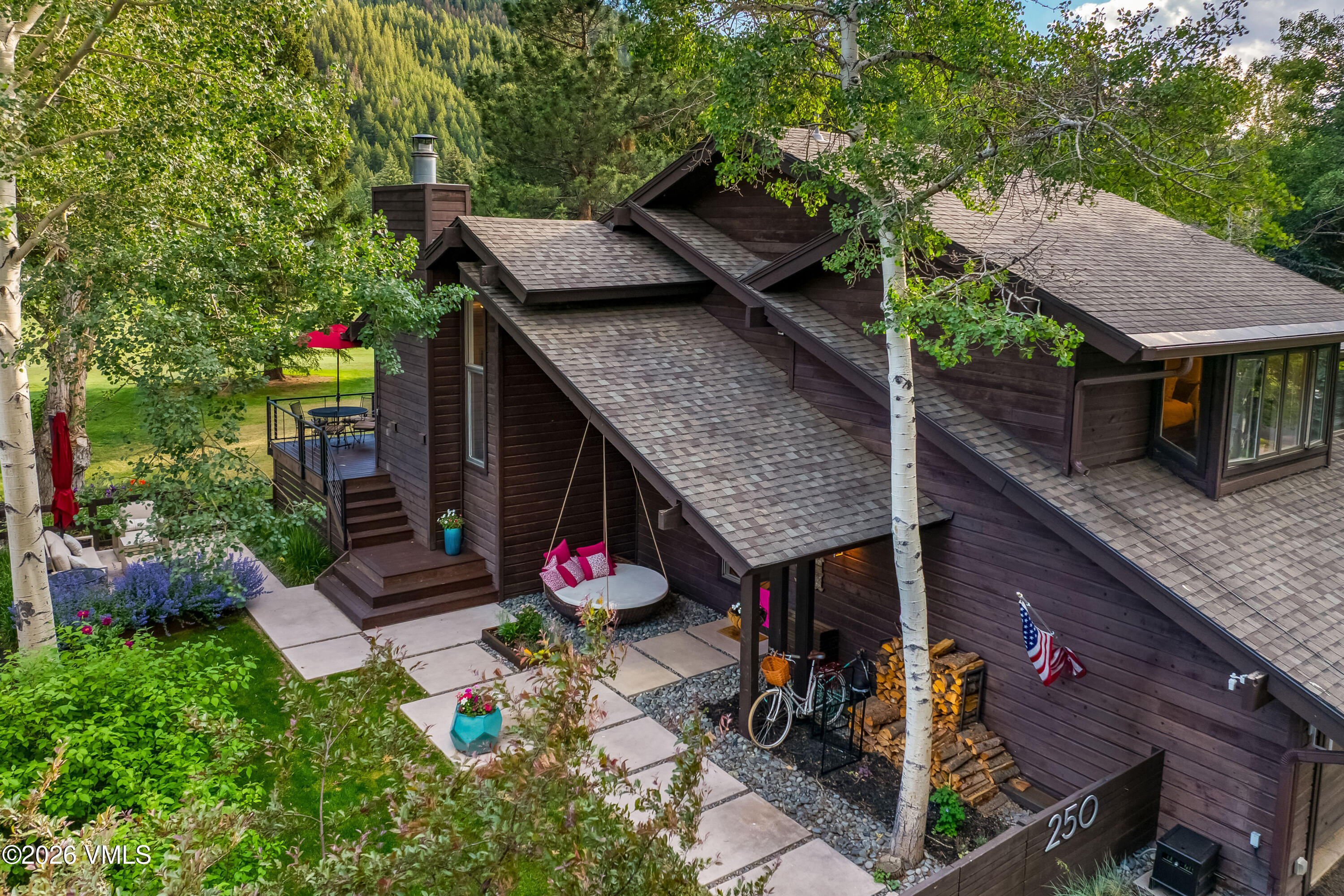 250 Larkspur Lane E E