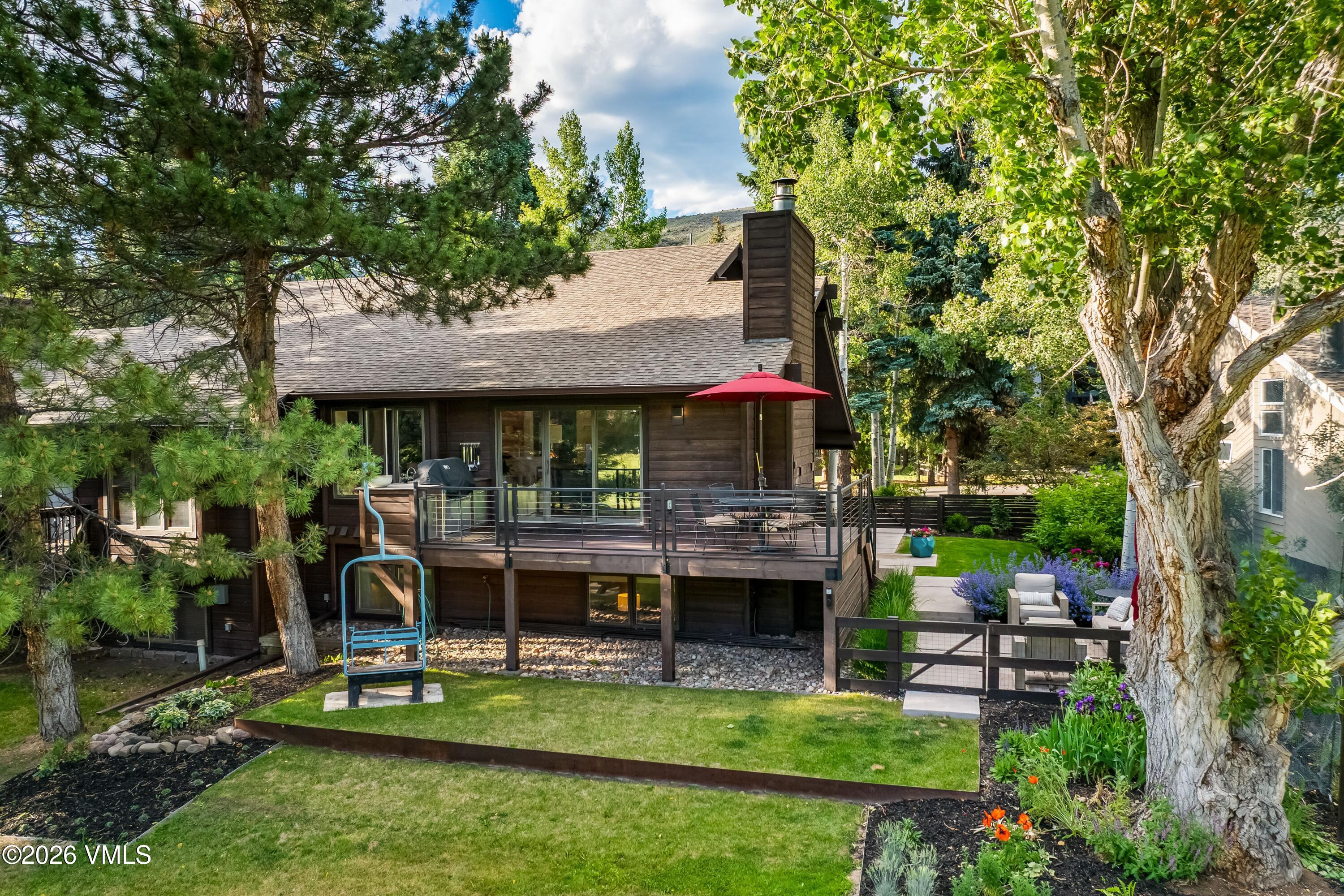 250 Larkspur Lane E E