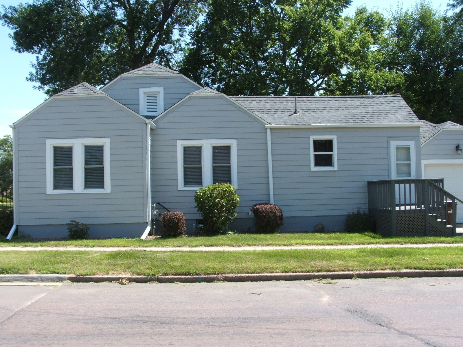 601 E 5th Ave