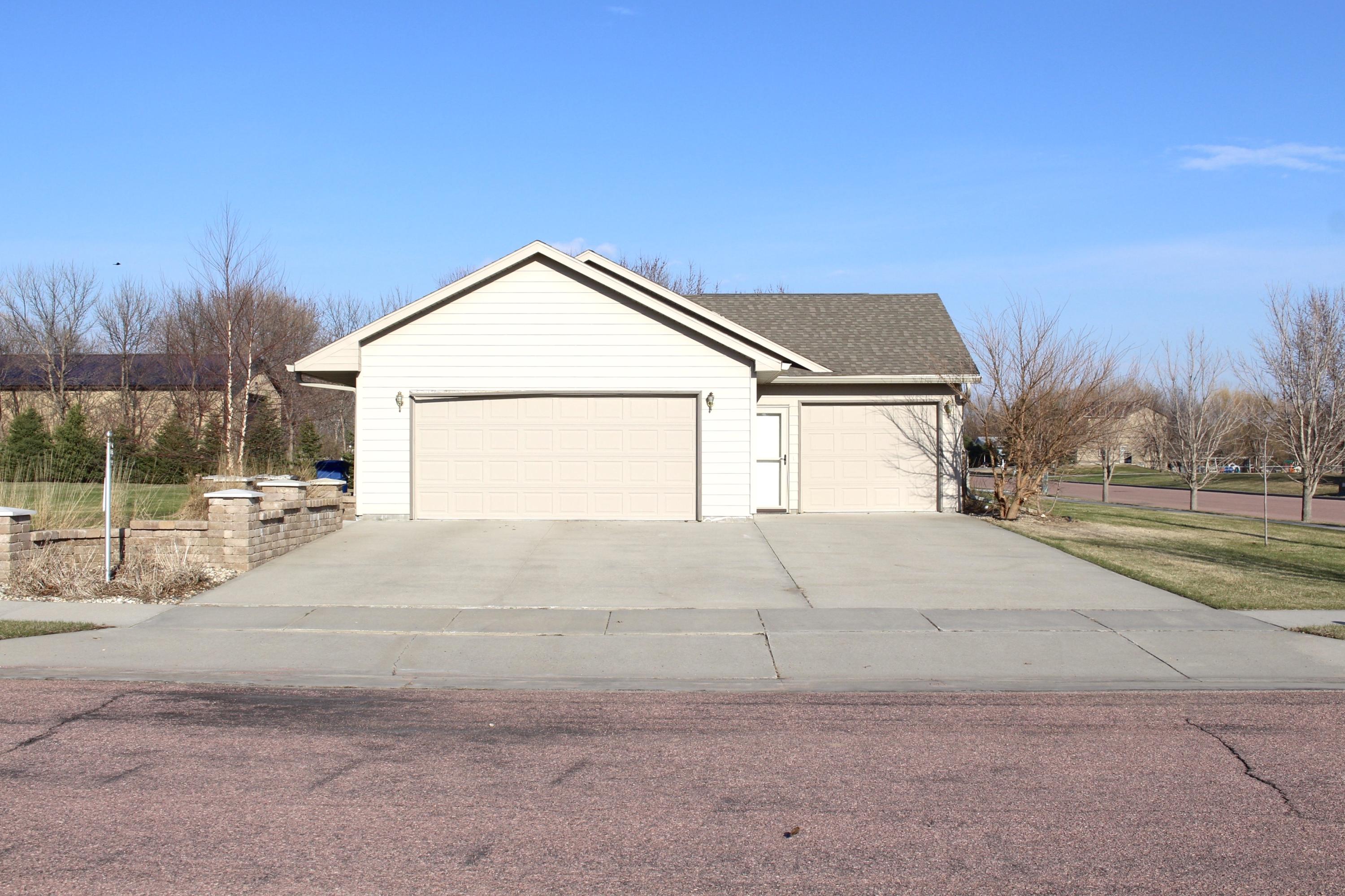 900 Carl Rd