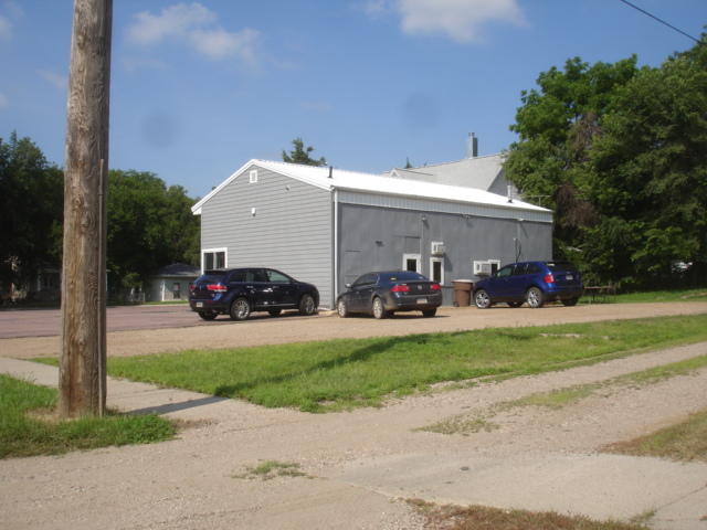401 E 1st St