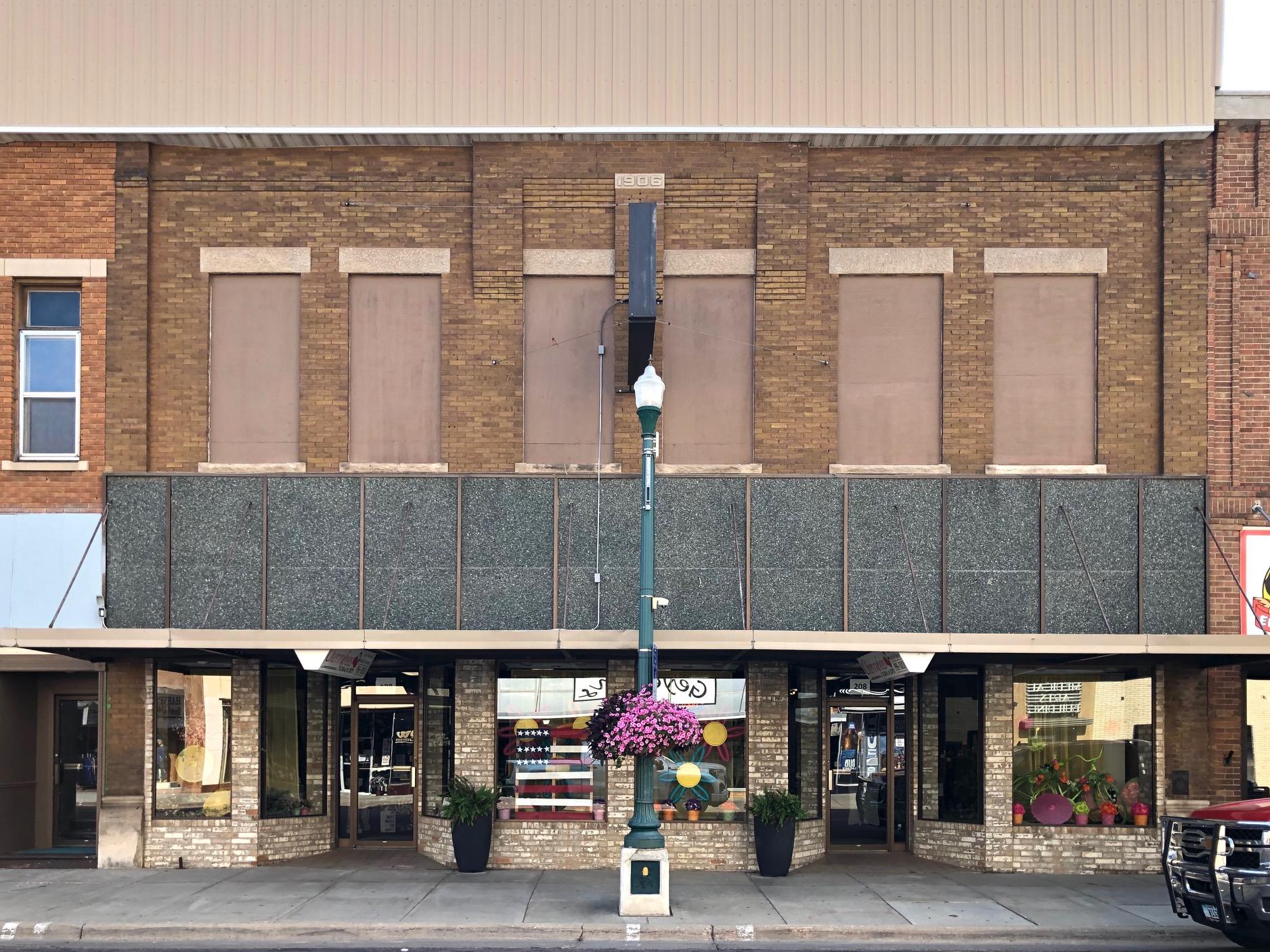 208 N Main St