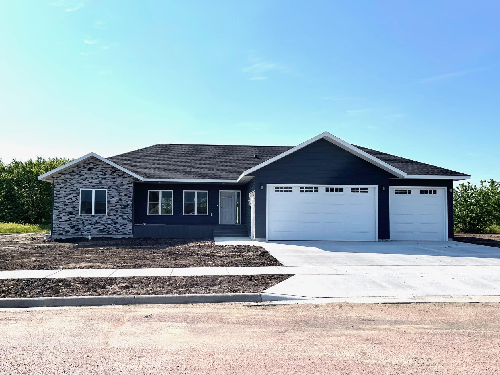 3209 Canal Cir