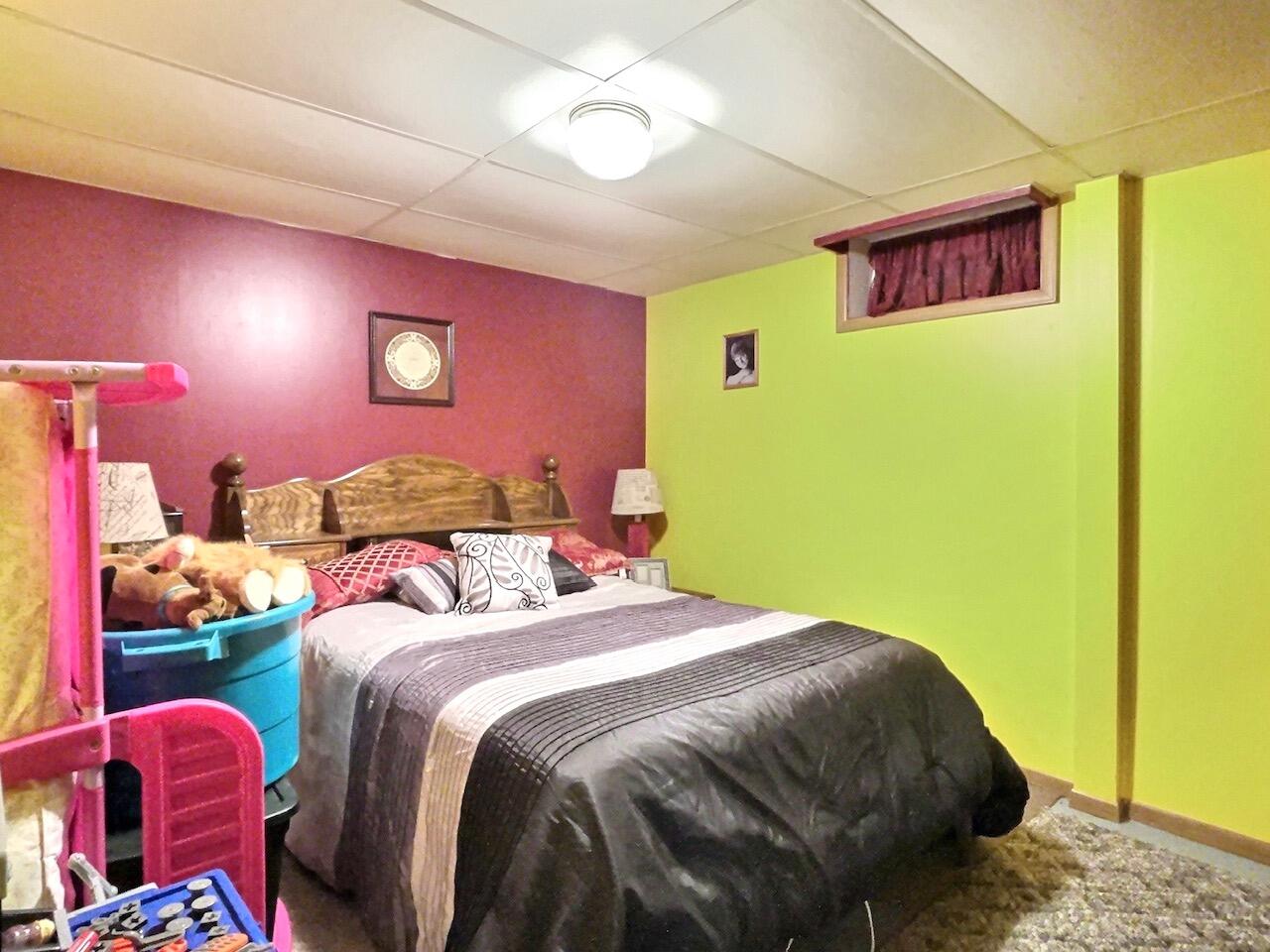 211 S Barrett Ave