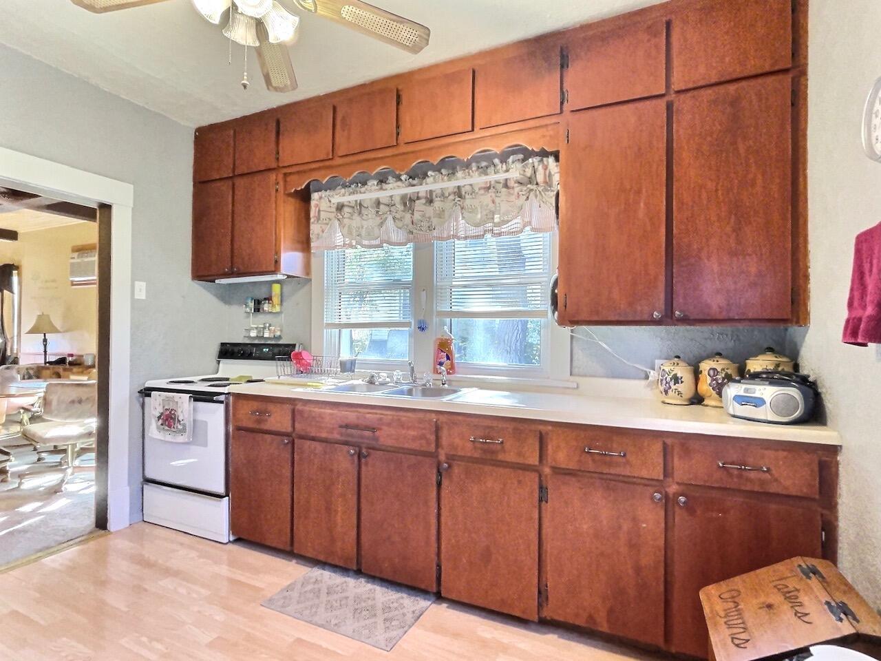 211 S Barrett Ave