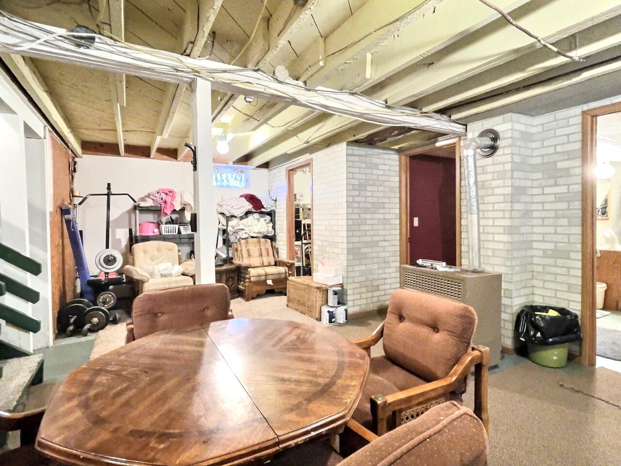 211 S Barrett Ave