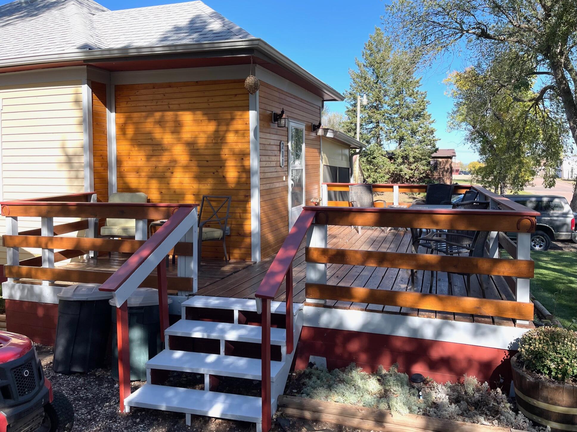 211 S Barrett Ave