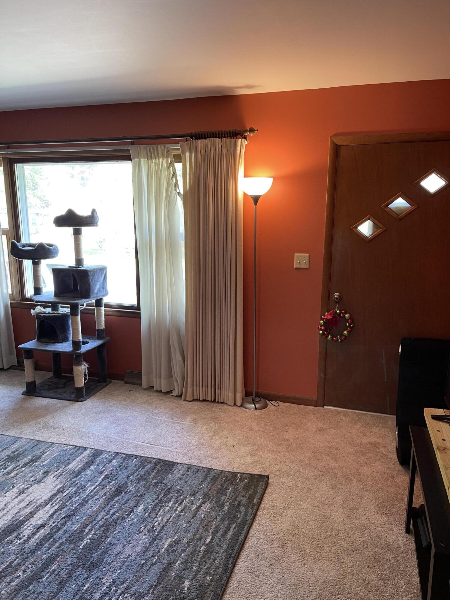 903 W Ash Ave