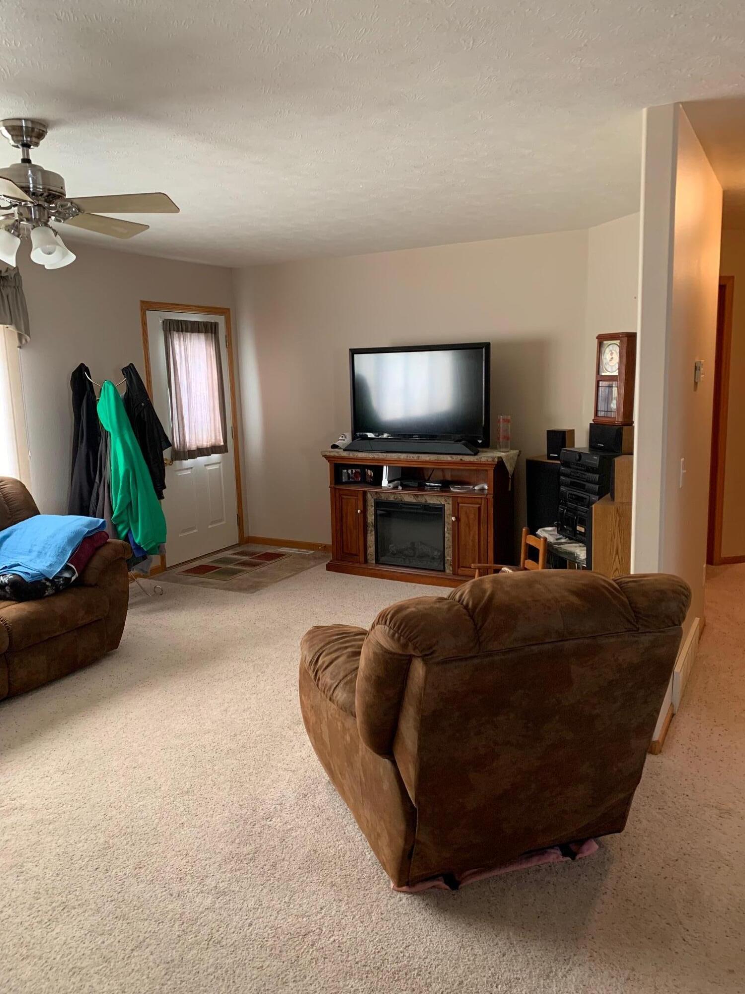 700 W 17th Ave