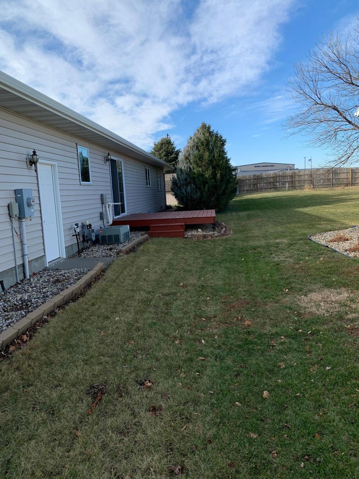 700 W 17th Ave