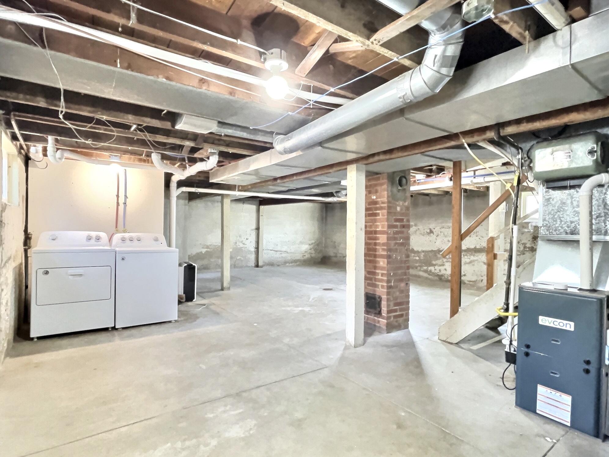 322 W 12th Ave