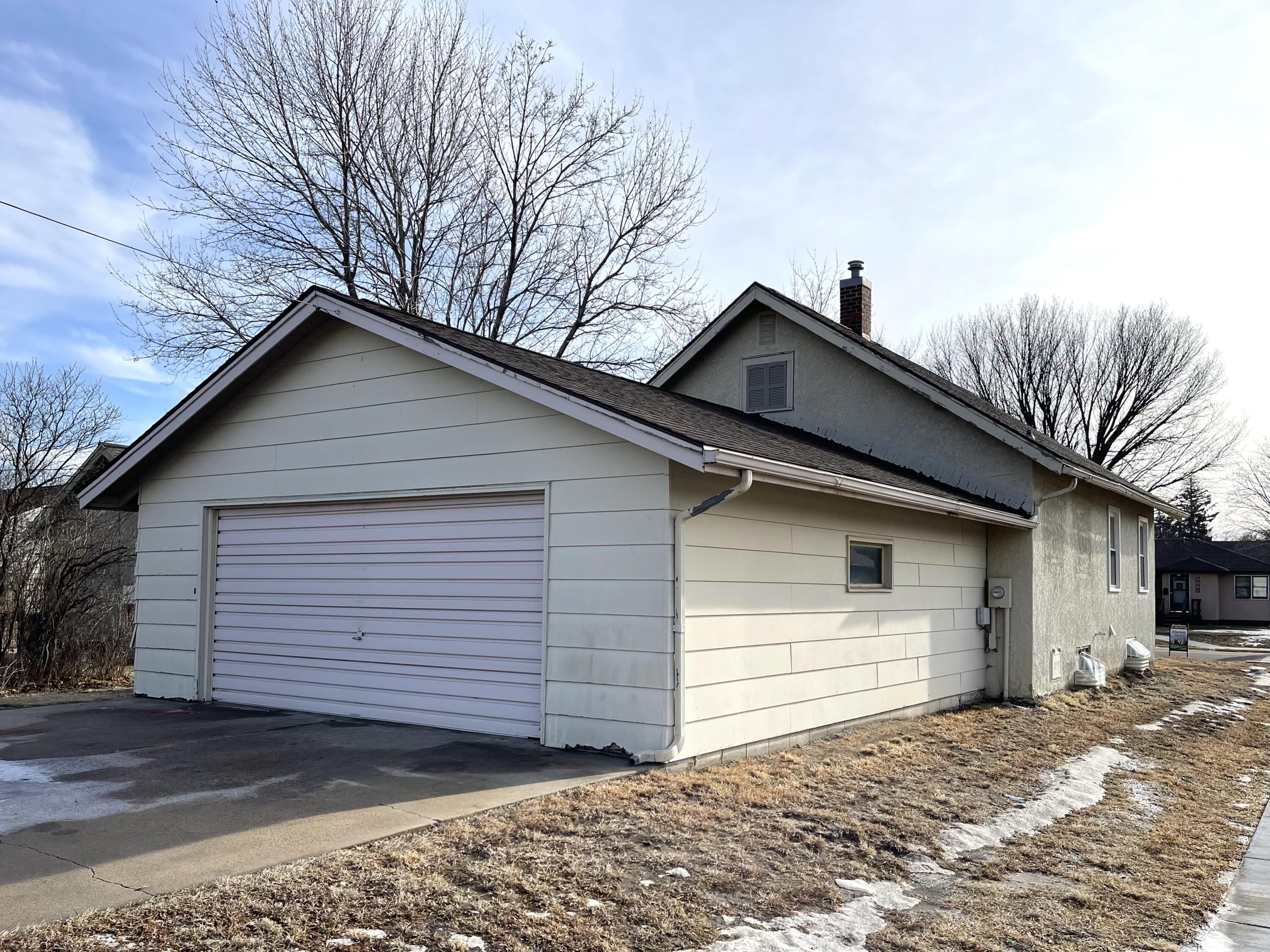 322 W 12th Ave
