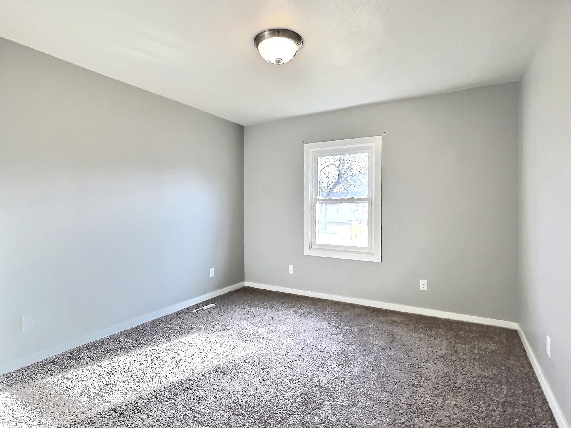 322 W 12th Ave