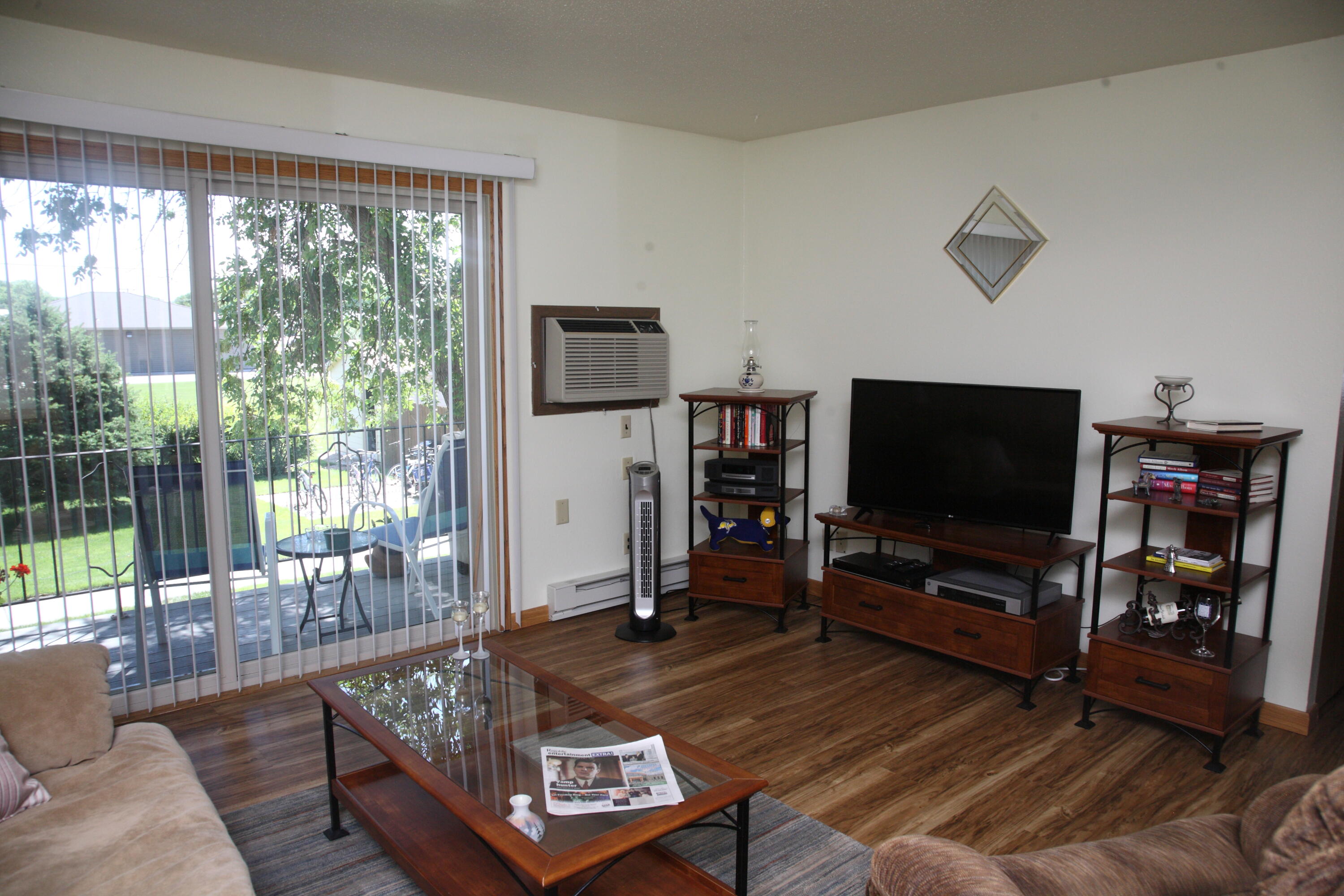 206-210 W 15th Ave