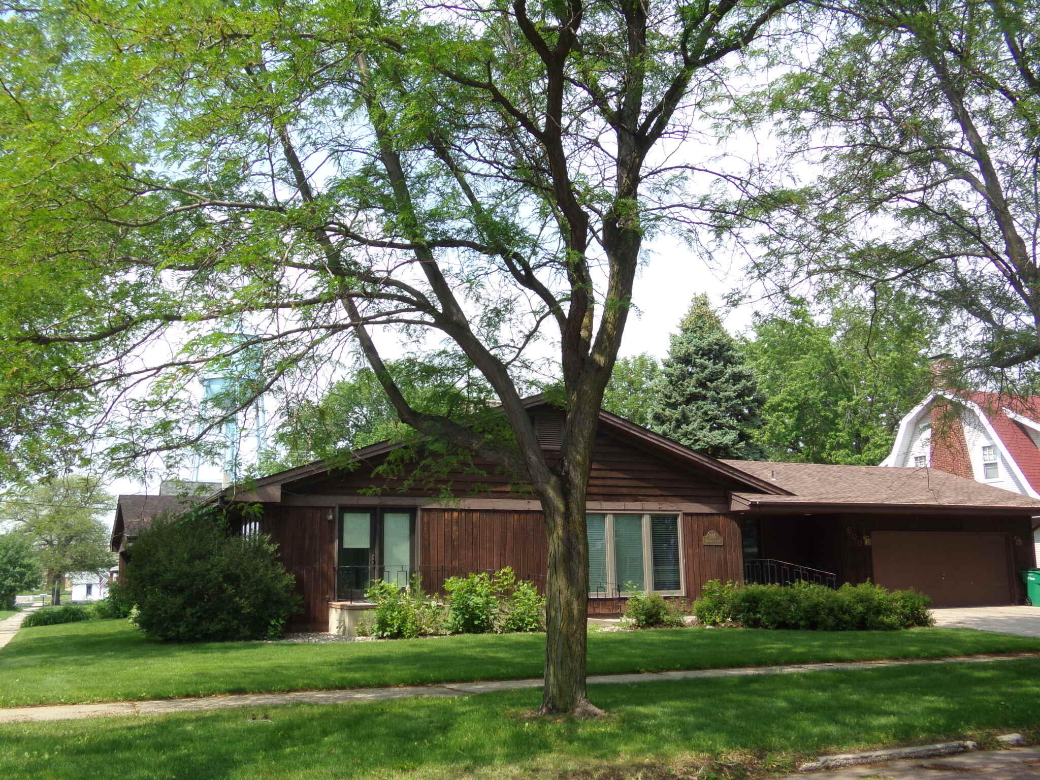 600 E 6th Ave