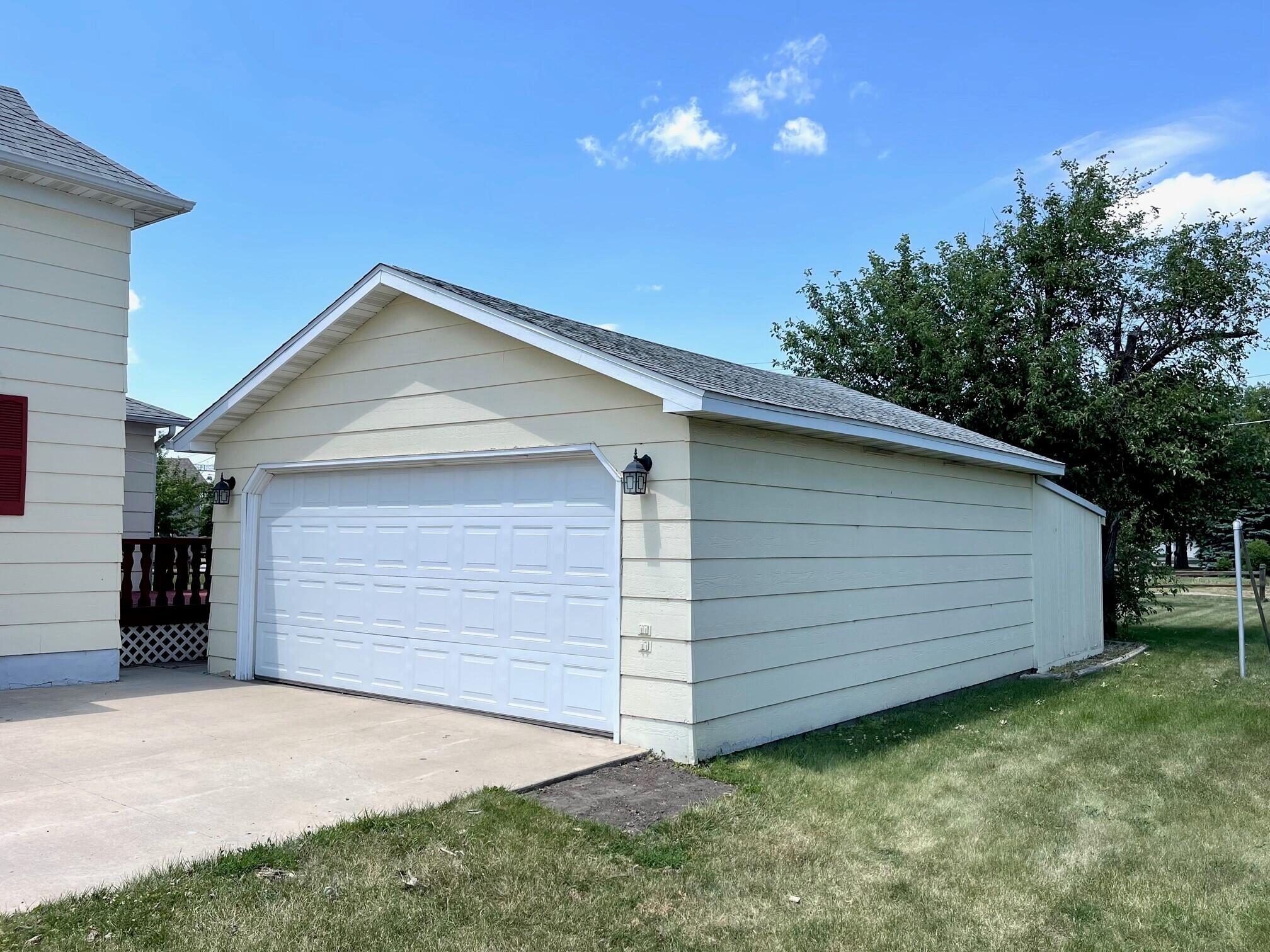 405 E Elm St