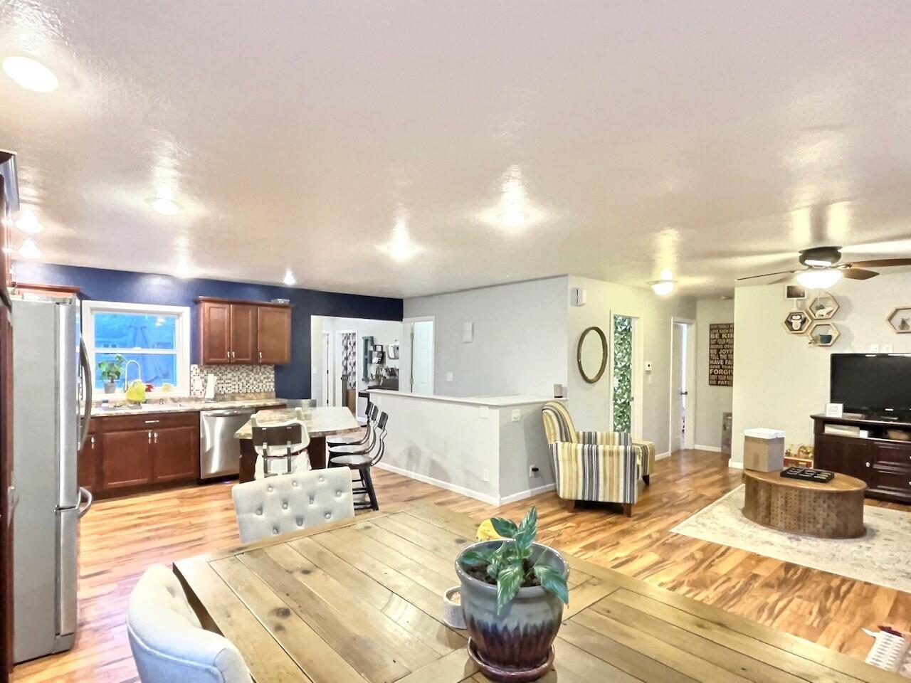 1509 E 5th Ave
