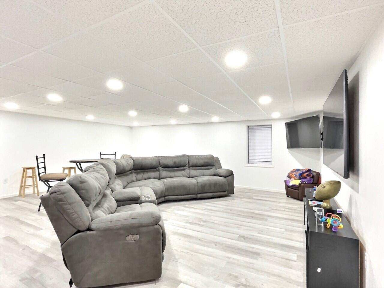 1509 E 5th Ave