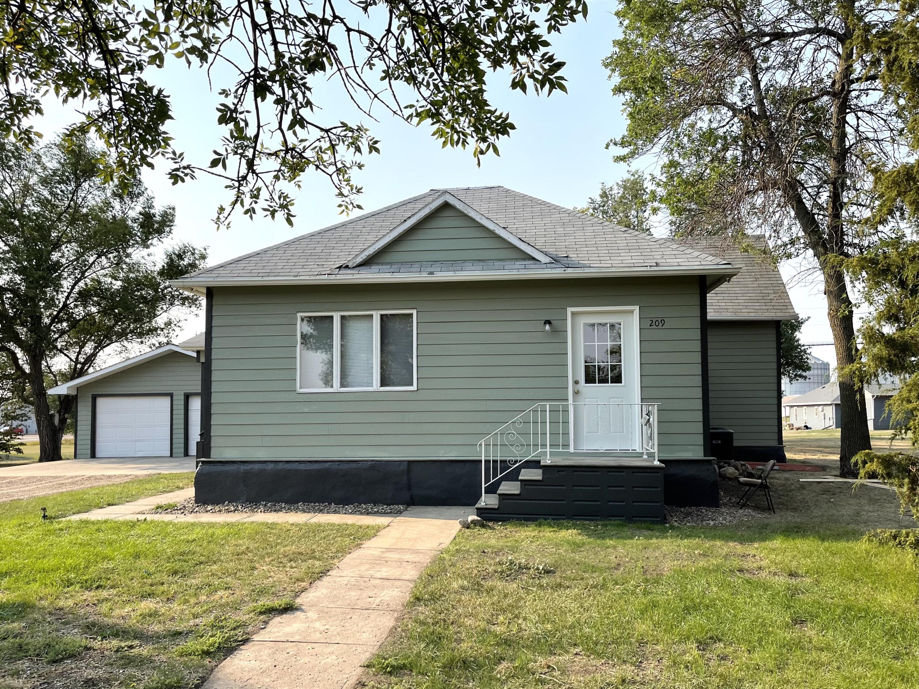 209 S 2nd St