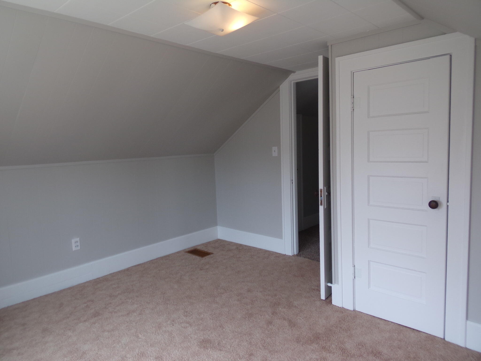 1005 E 4th Ave