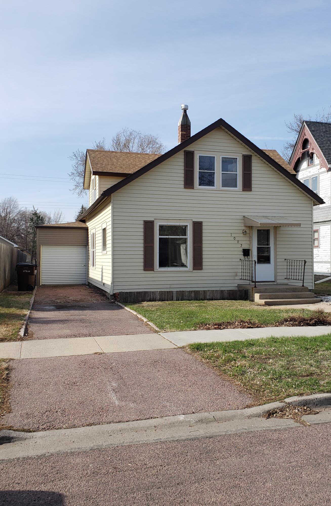 1005 E 4th Ave