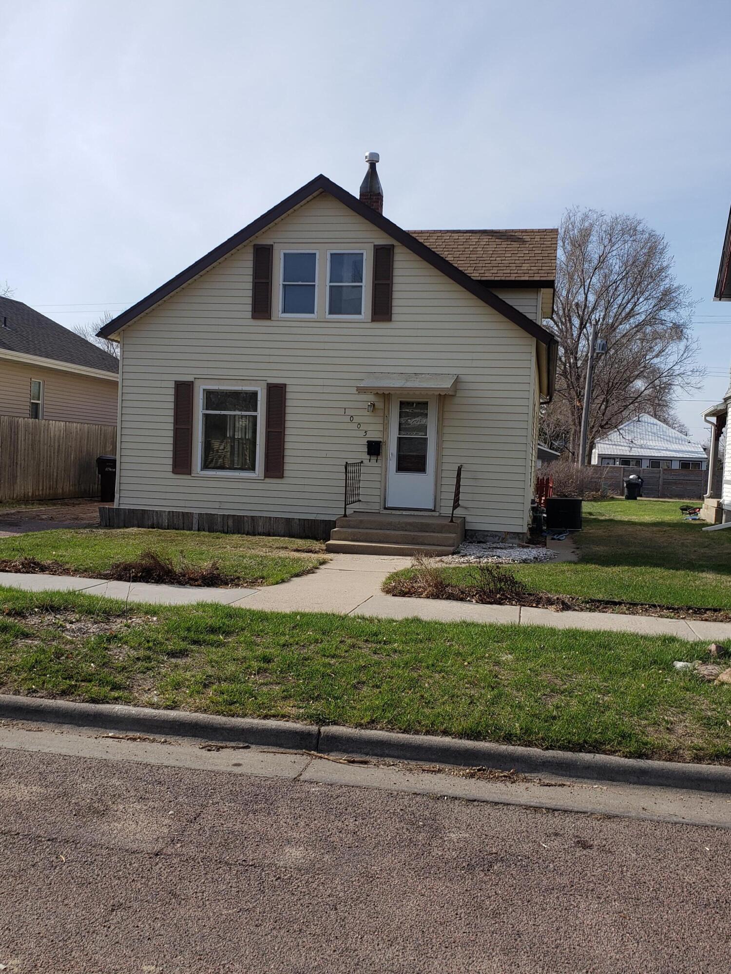 1005 E 4th Ave
