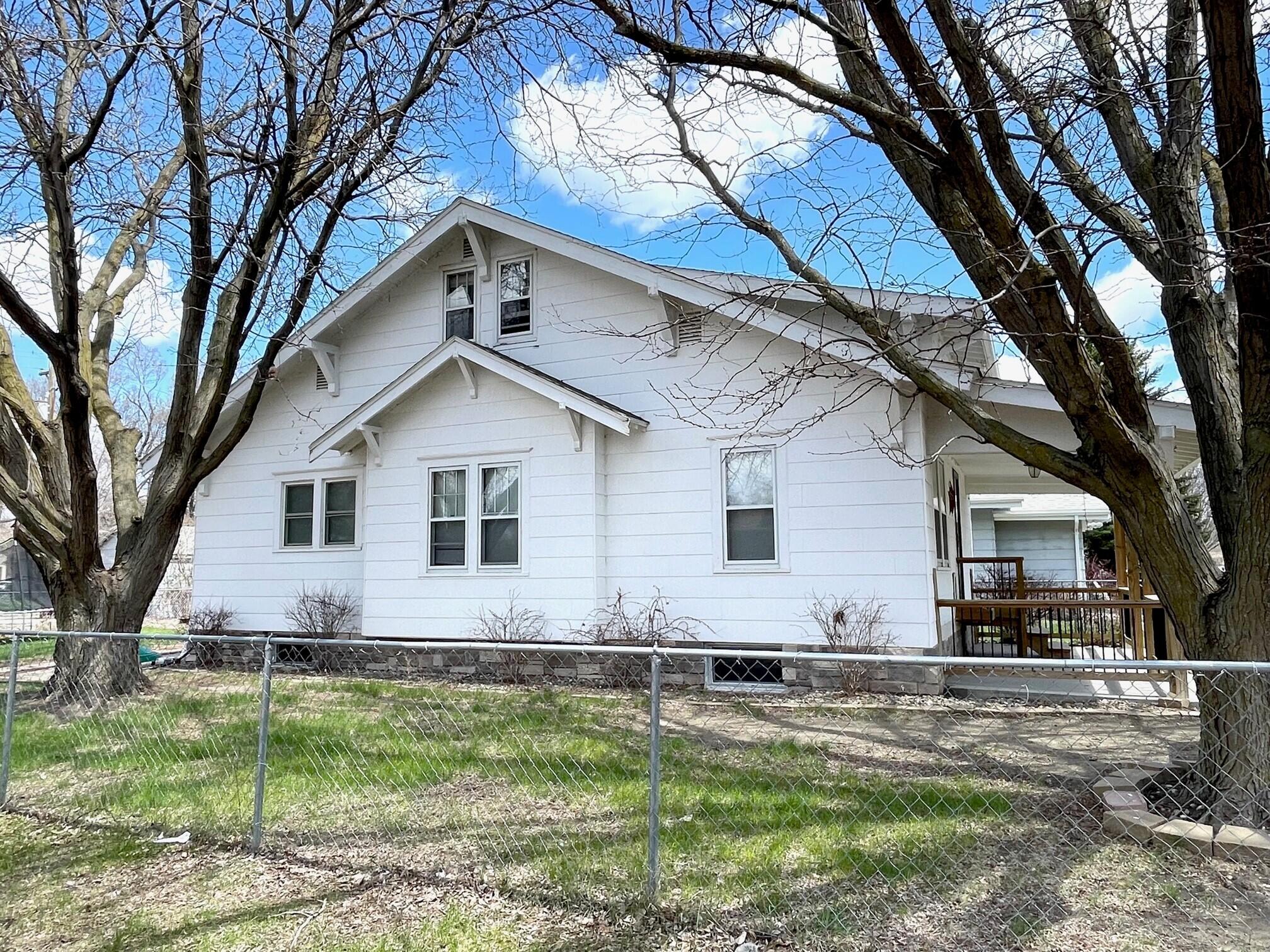 1200 E 4th Ave
