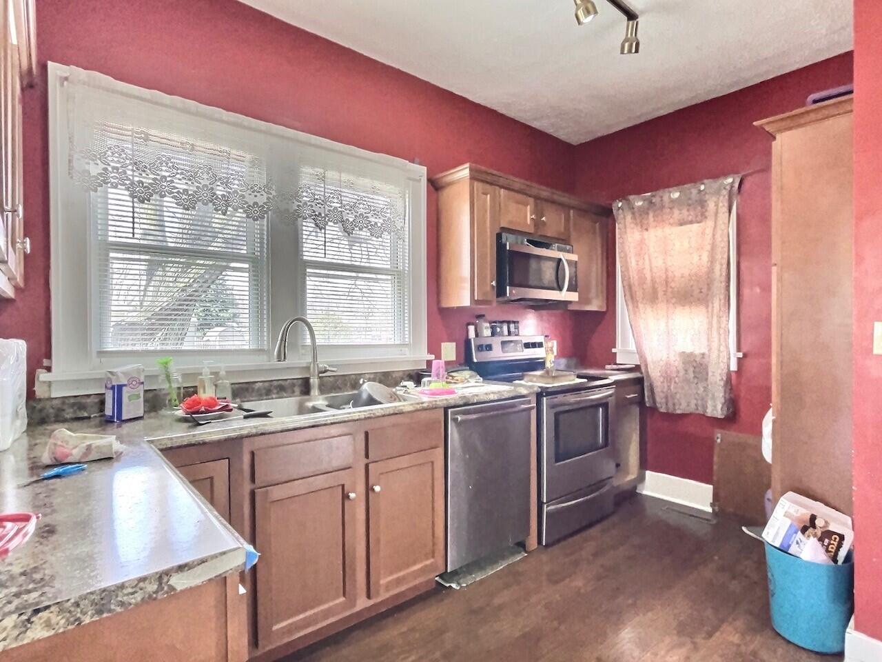 1200 E 4th Ave