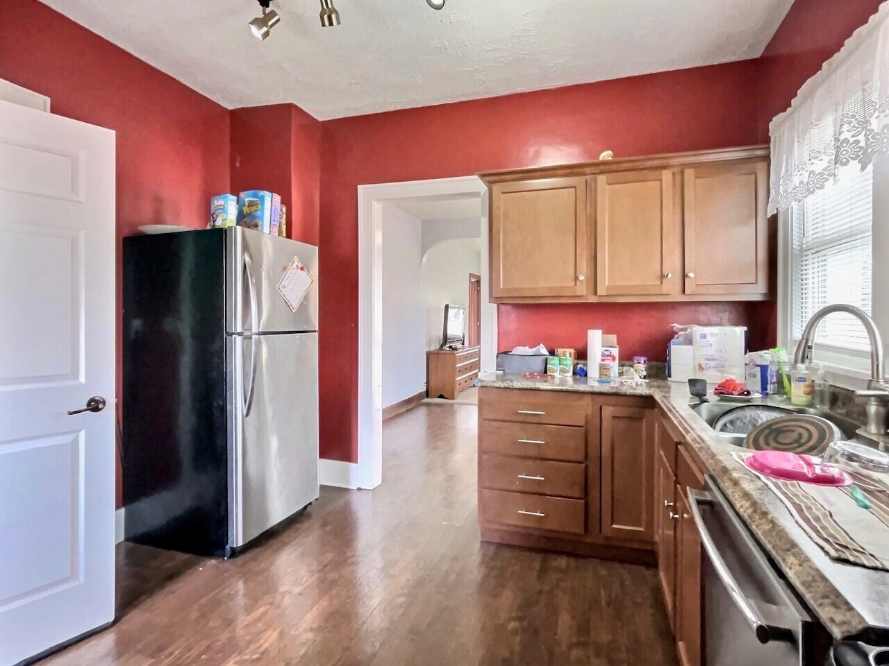 1200 E 4th Ave
