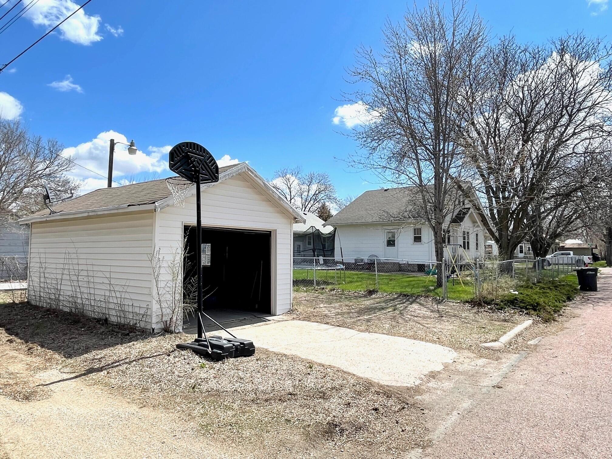 1200 E 4th Ave