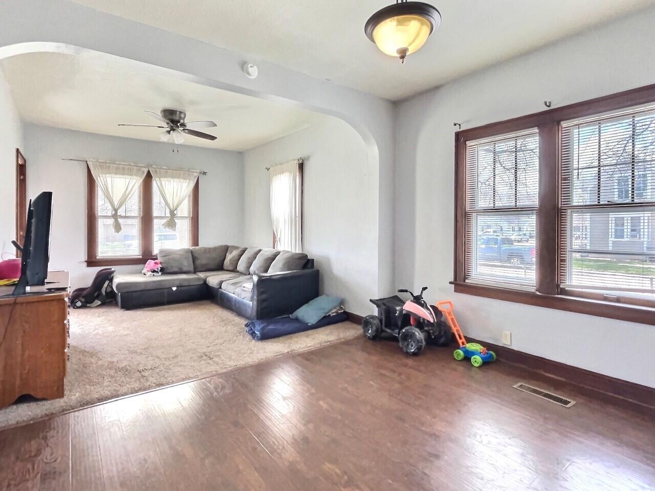 1200 E 4th Ave