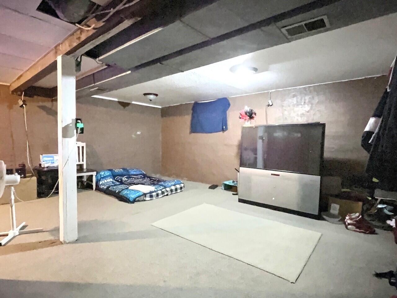 1200 E 4th Ave