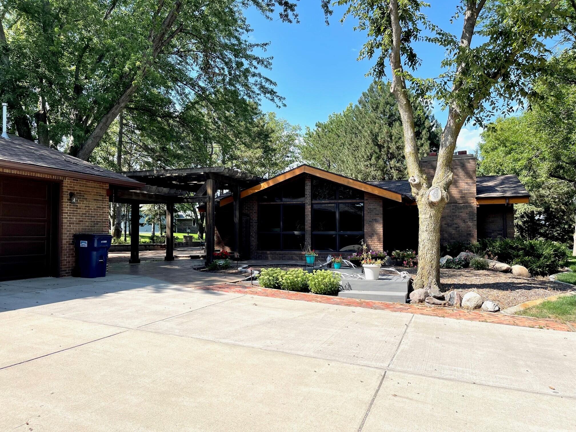 2441 Fairway Cir