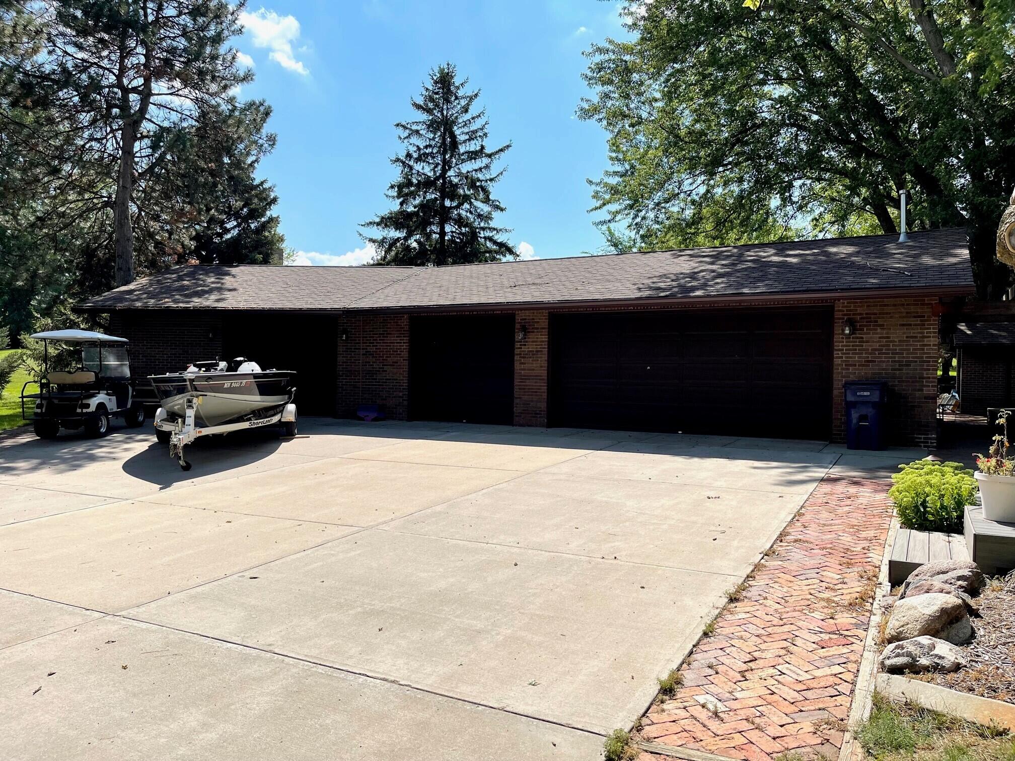 2441 Fairway Cir