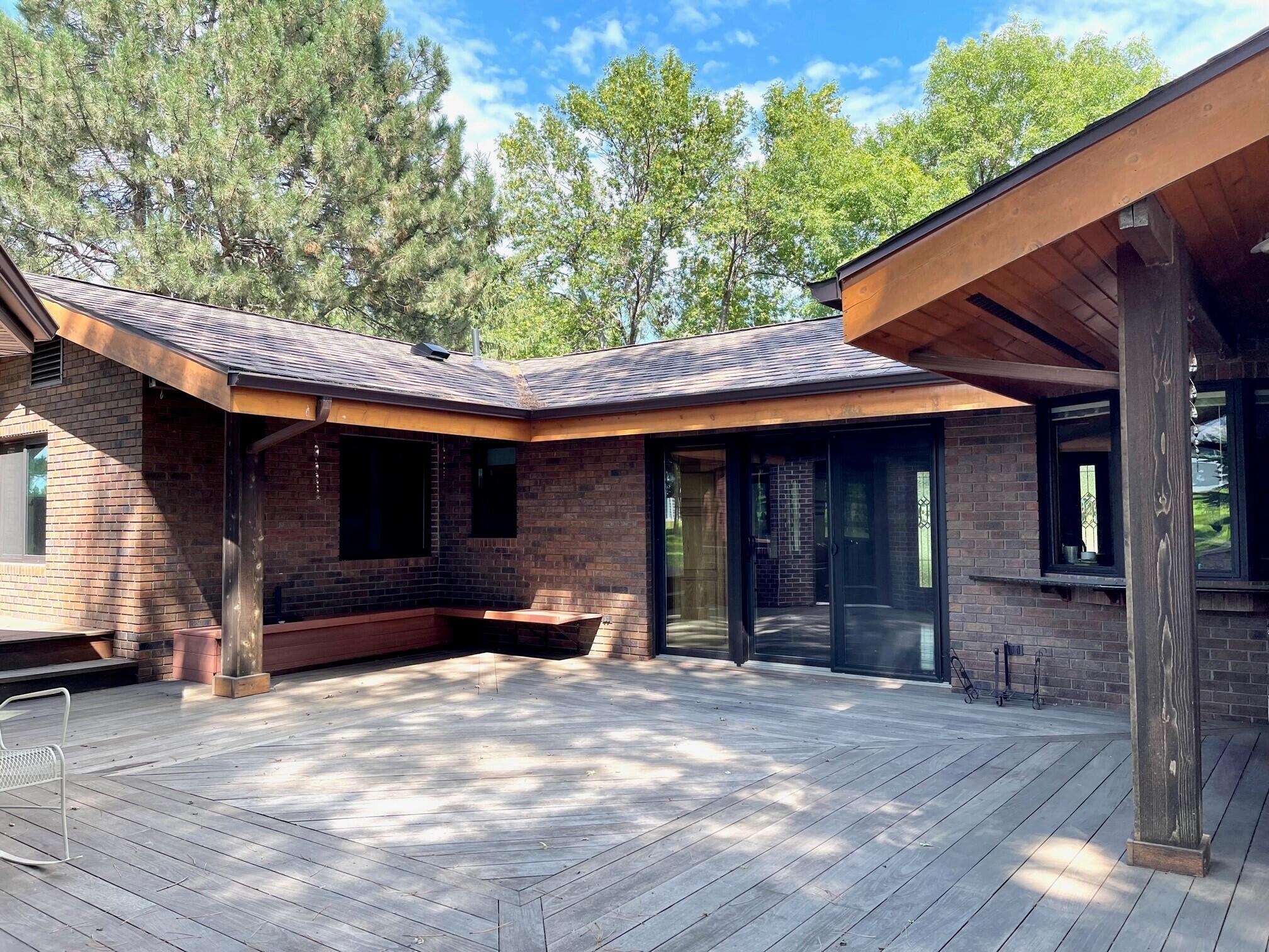 2441 Fairway Cir