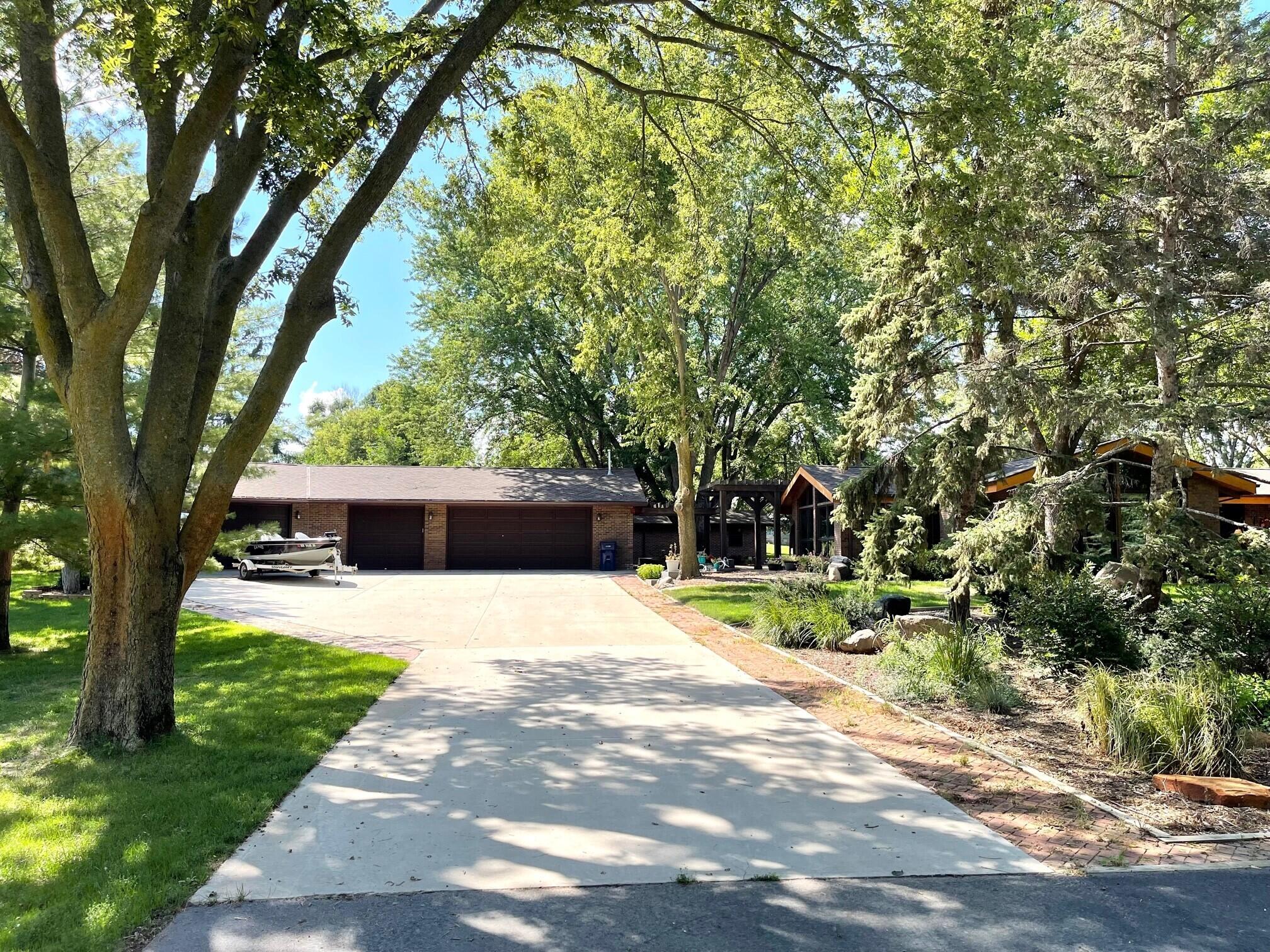 2441 Fairway Cir