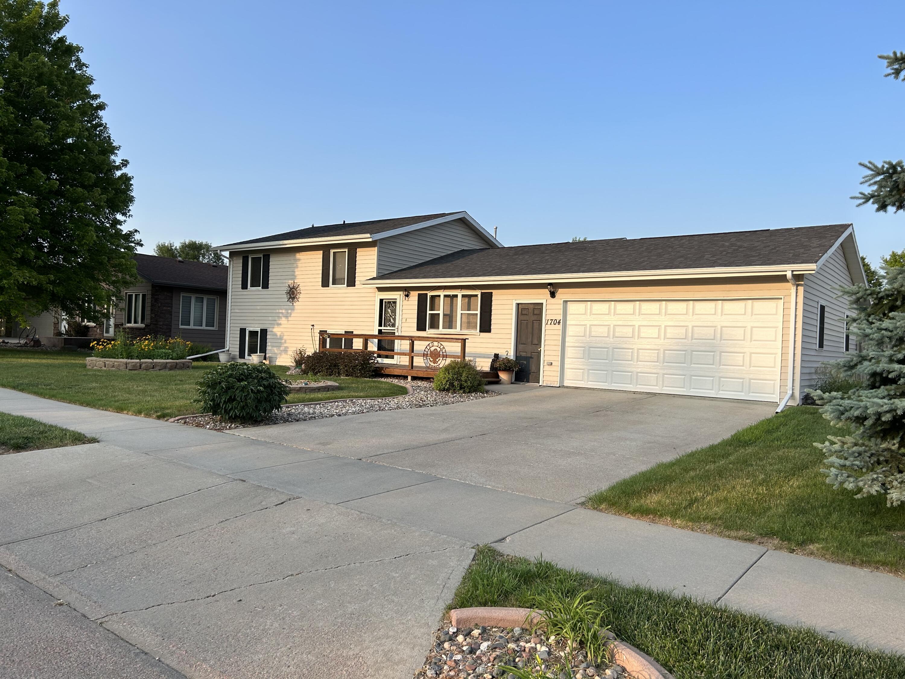 1704 N Minnesota St