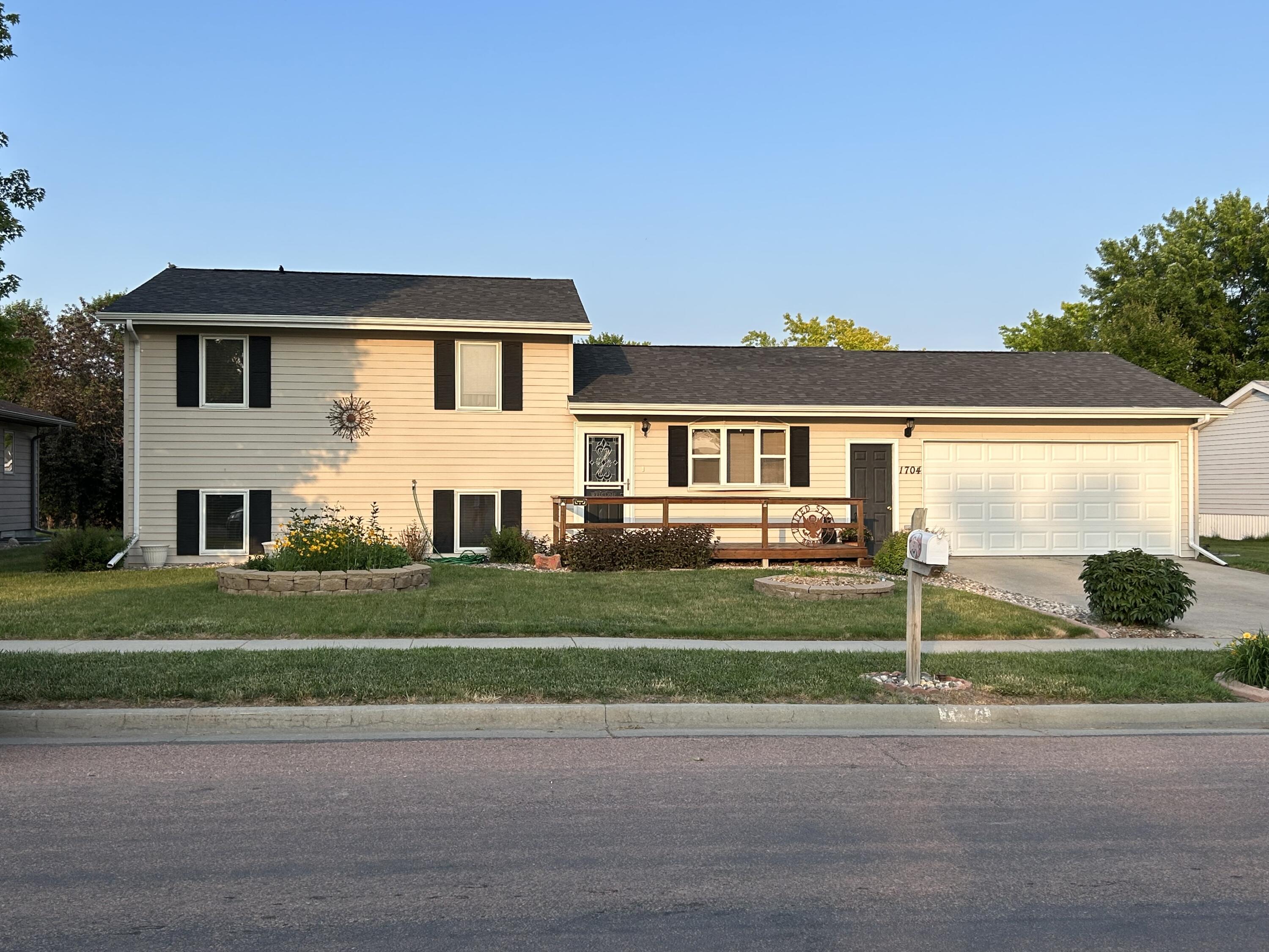 1704 N Minnesota St