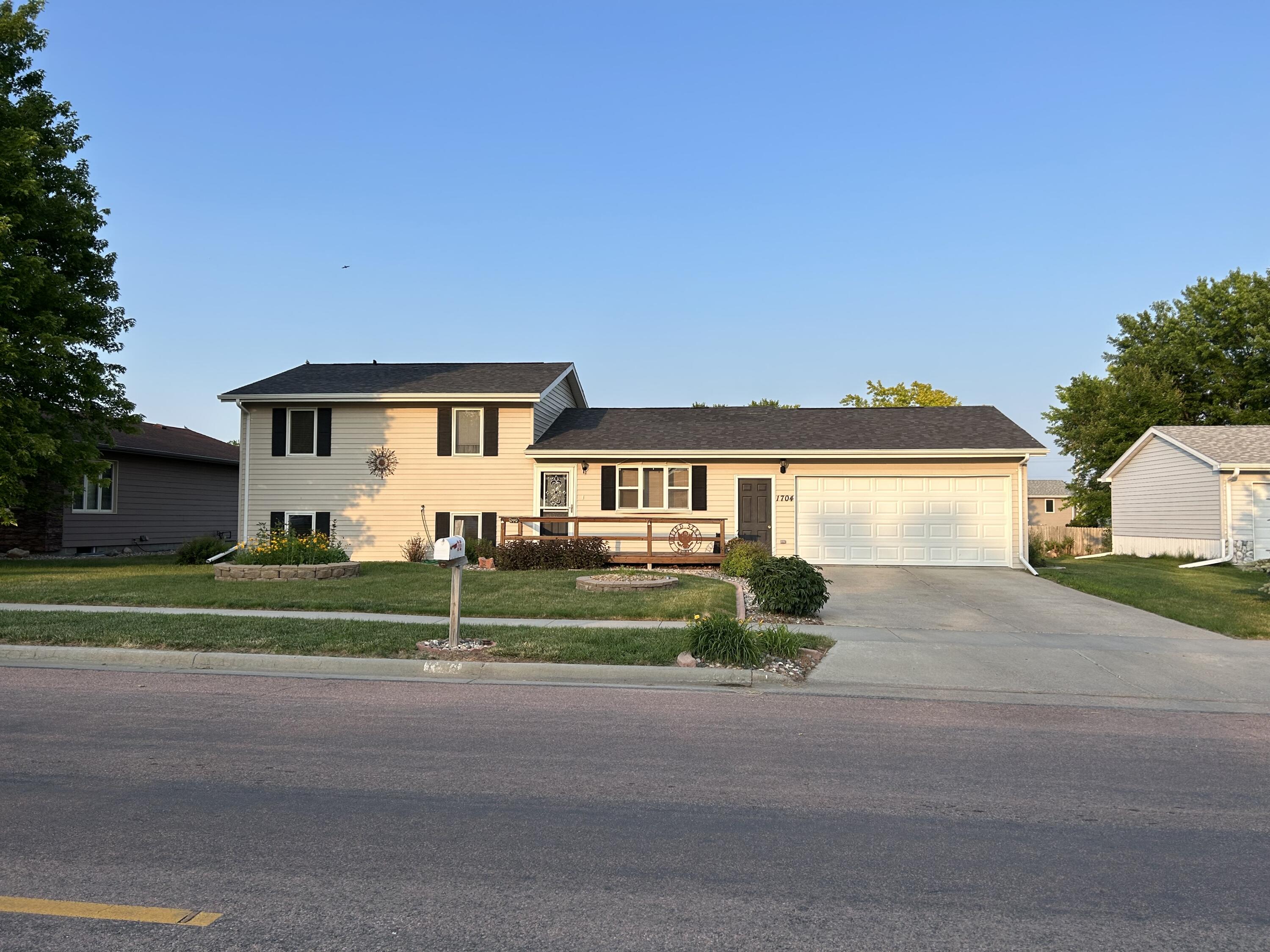 1704 N Minnesota St