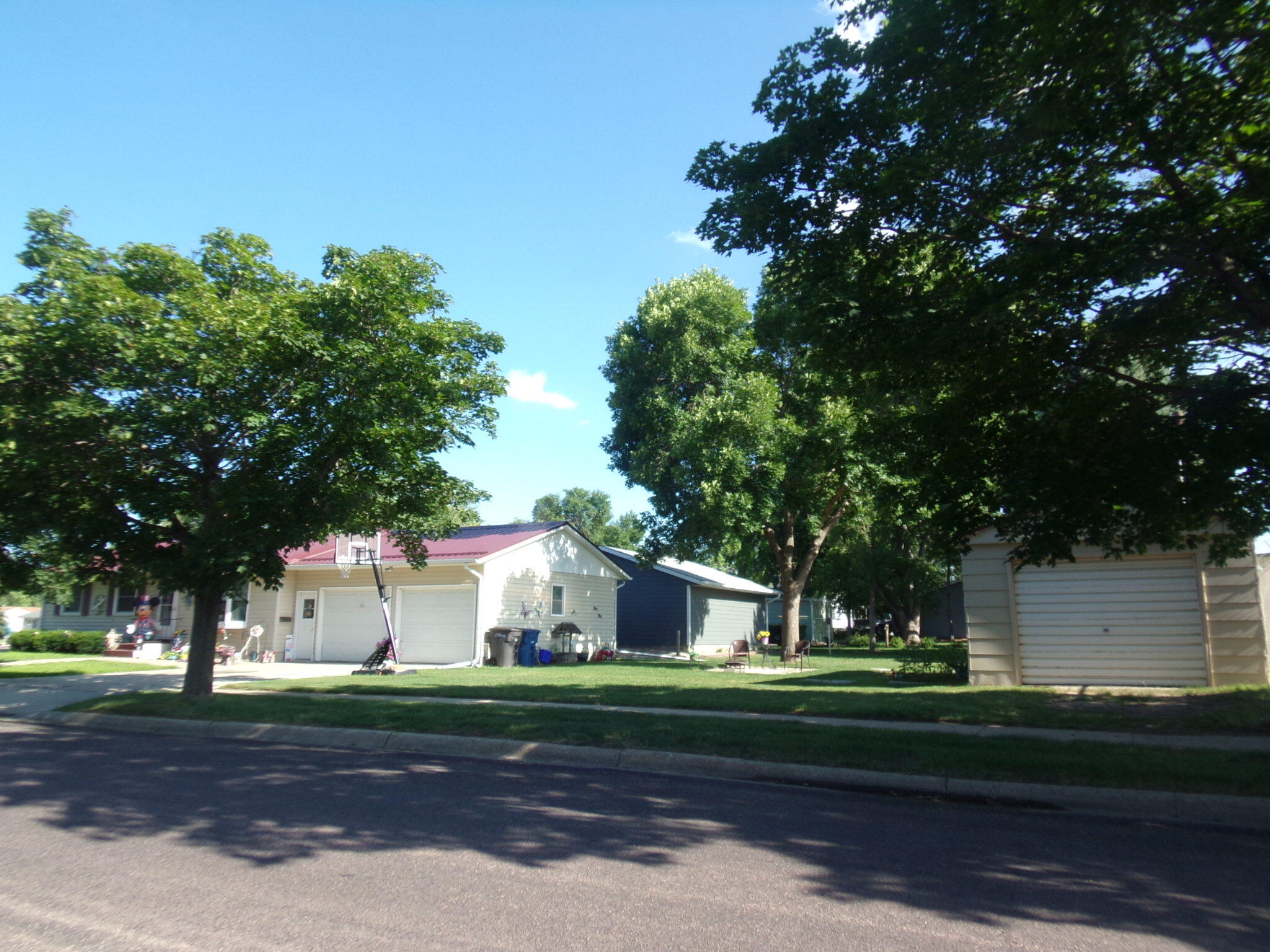 219 E 15th St