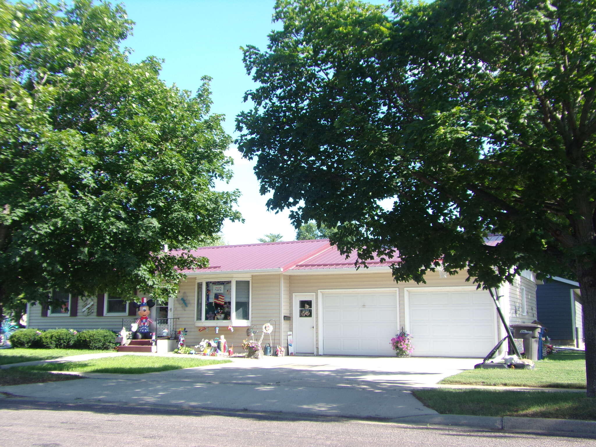 219 E 15th St