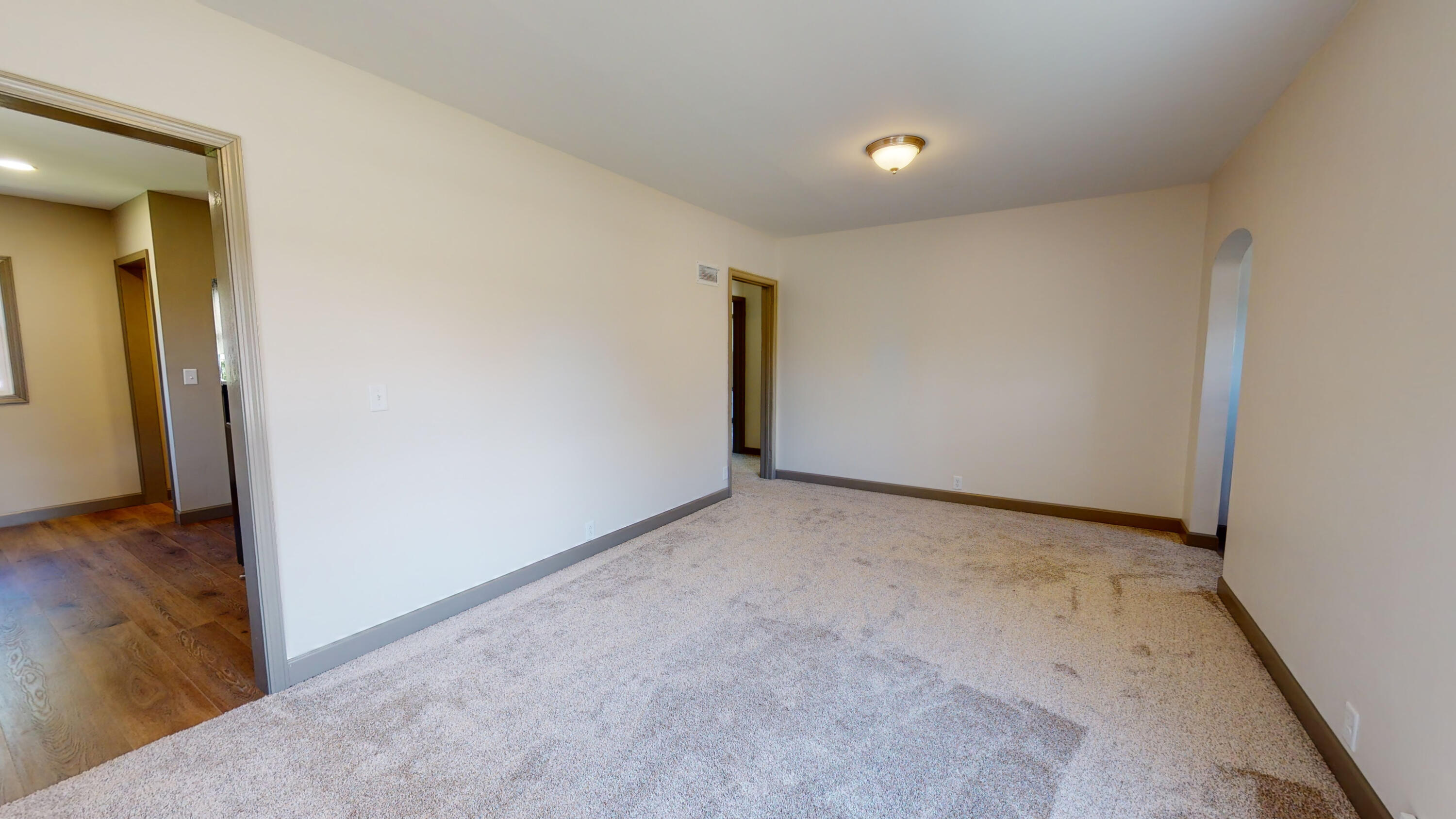 904 E 4th Ave