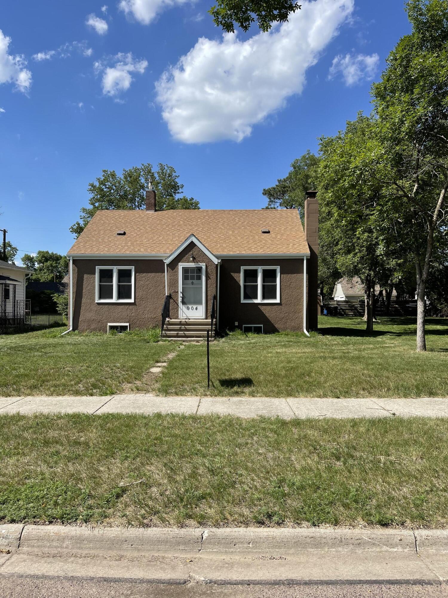 904 E 4th Ave