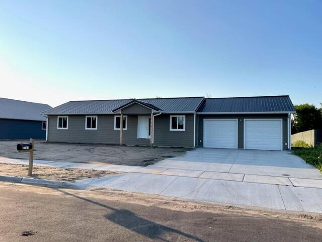 1112 Woods Cir