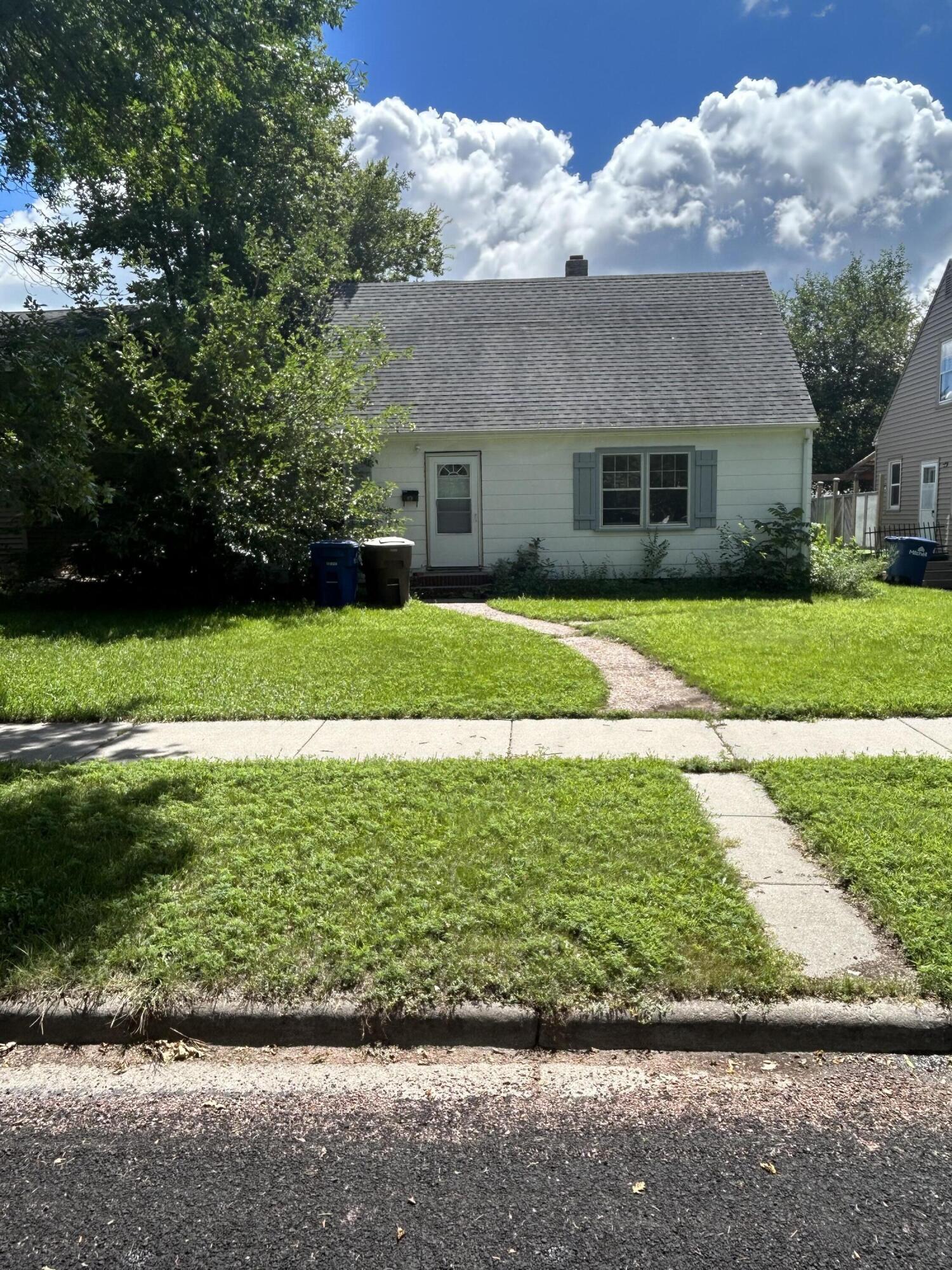 1033 E 3rd Ave